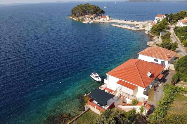 Apartmanska hiša prvi vrsti ob plaži - Savar Dugi otok!