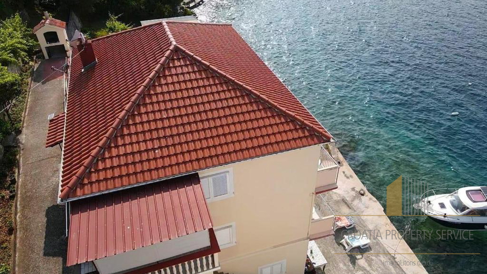 Apartmanska hi&scaron;a prvi vrsti ob pla&zcaron;i - Savar Dugi otok&excl;