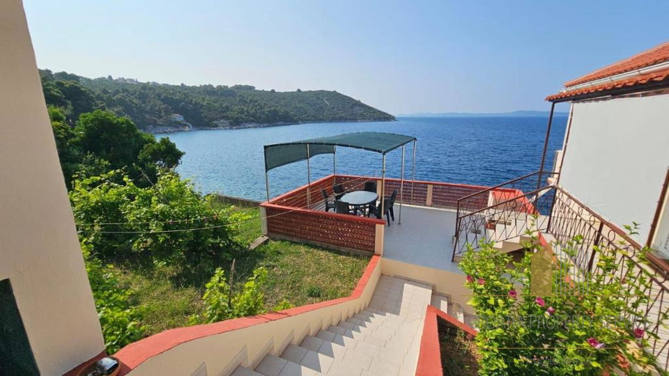 Apartmanska hi&scaron;a prvi vrsti ob pla&zcaron;i - Savar Dugi otok&excl;