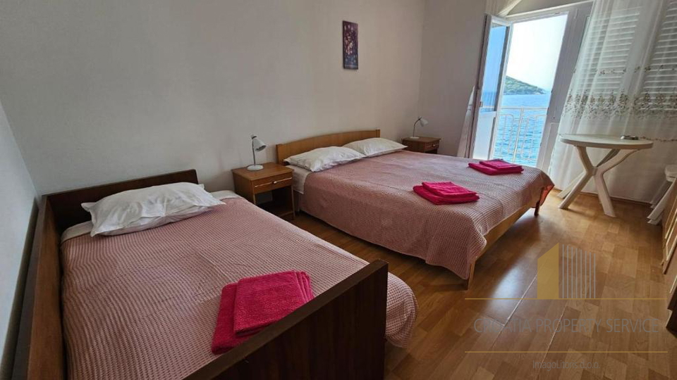 Apartmanska hi&scaron;a prvi vrsti ob pla&zcaron;i - Savar Dugi otok&excl;