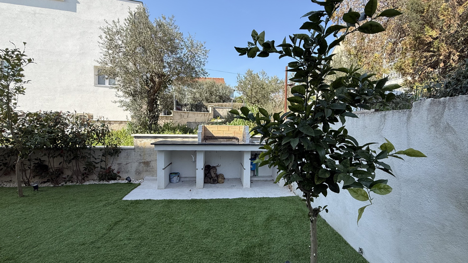 Moderna luksuzna vila v prvem vrsti ob morju &ndash; Rogoznica&excl;