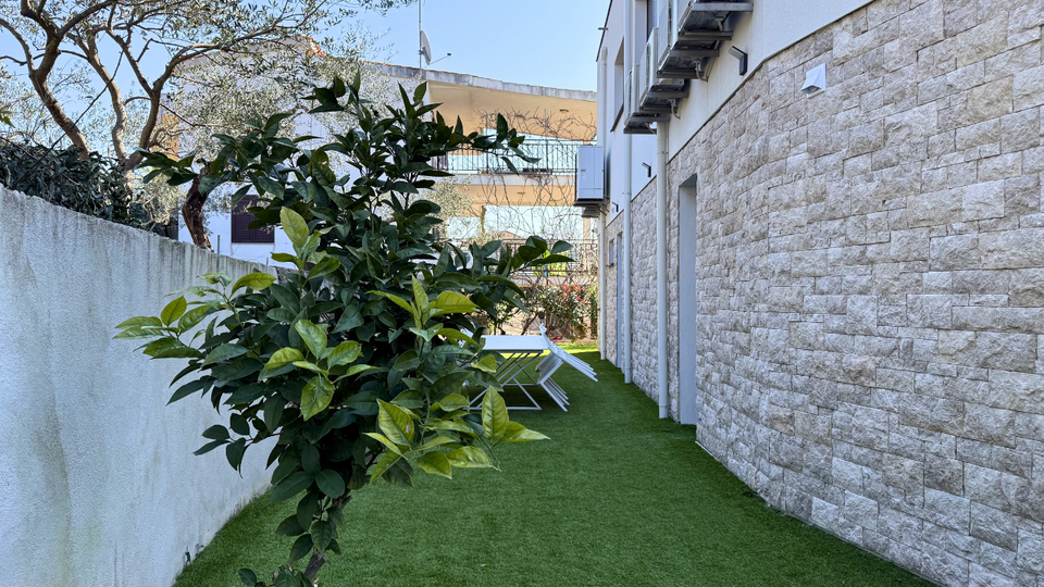 Moderna luksuzna vila v prvem vrsti ob morju &ndash; Rogoznica&excl;