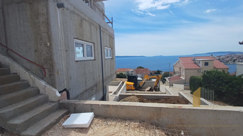 Appartamento trilocale di lusso con piscina e vista mare – Čiovo, a 250 m dal mare!
