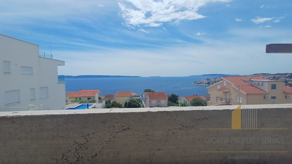 Attico di lusso con terrazza sul tetto e vista mare – Čiovo, a 250 m dal mare!