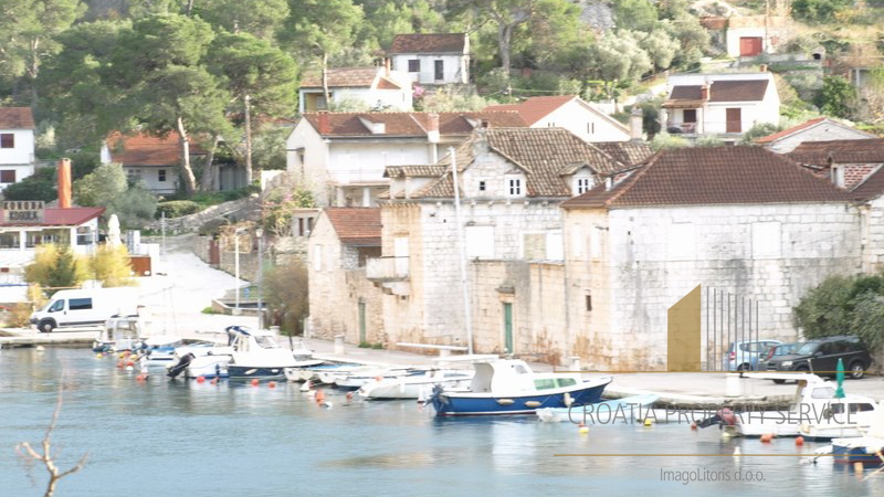 Šarmantna kuća s pogledom na more, 80 m od obale – Brač, Bobovišća!