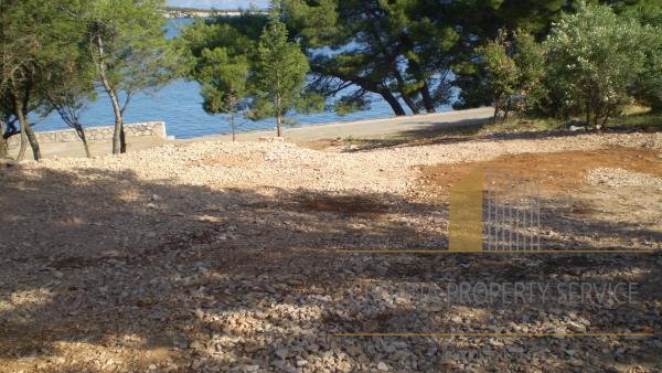 BUILDING LAND PLOT ON THE ISLAND OF HVAR, FIRST ROW BY THE SEA