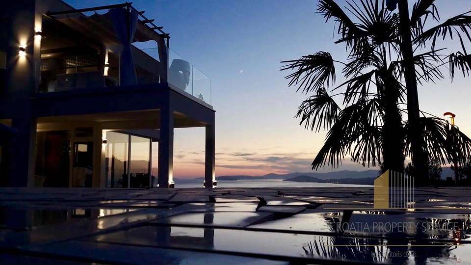 LUXURY VILLA WITH POOL, SPLIT SURROUNDINGS,