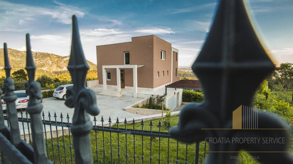 Exklusive Villa in Klis mit Panoramablick auf das Meer und Split&excl;