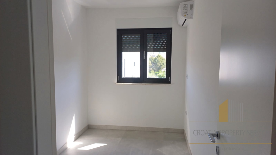 Luxury penthouse with a rooftop terrace 240 meters from the beach on the island of Čiovo!