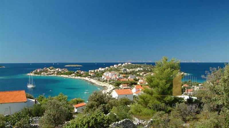 Eine gemütliche Villa im Seidlung Sevid zwischen Trogir und Rogoznica, am ende von traumhaften Buchten und Halbinseln, Kroatien