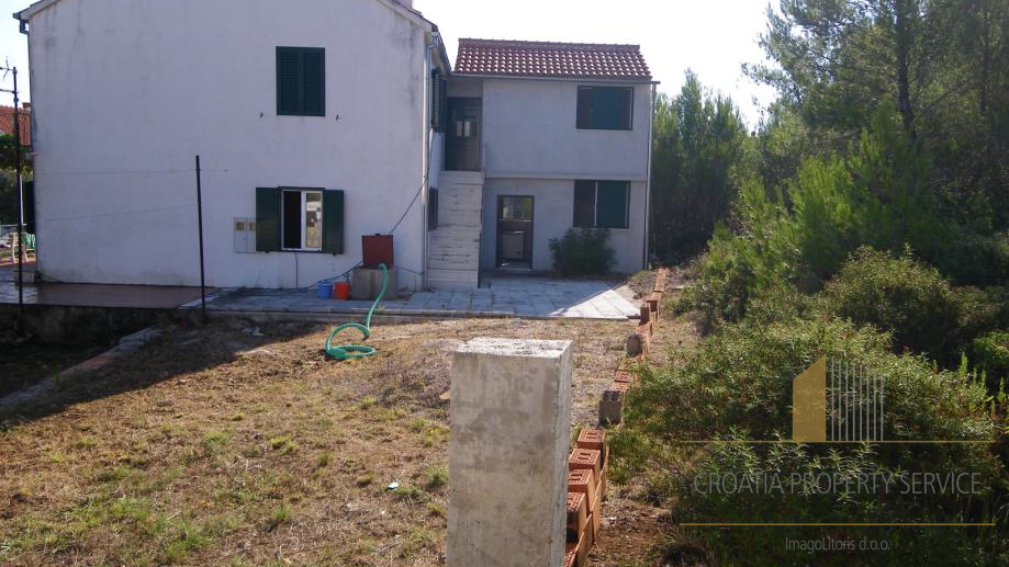 CASA IN POSIZIONE ECCEZIONALE, IN FASE DI RISTRUTTURAZIONE