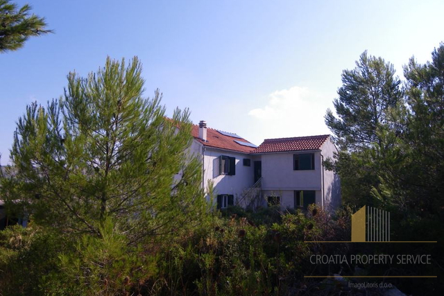 CASA IN POSIZIONE ECCEZIONALE, IN FASE DI RISTRUTTURAZIONE
