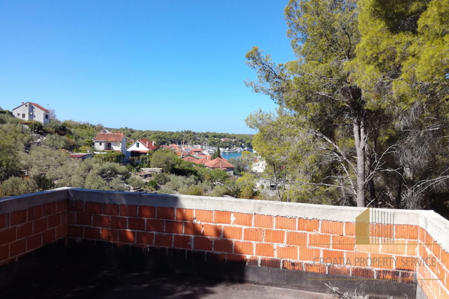 BUILDING LAND WITH AN UNFINISHED HOUSE IN MILNA ON THE ISLAND OF BRAČ