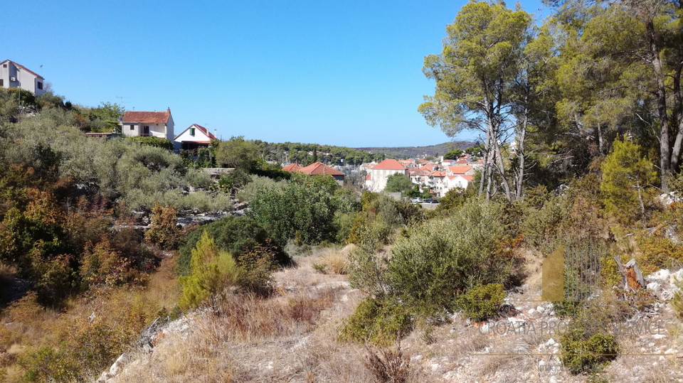 BUILDING LAND WITH AN UNFINISHED HOUSE IN MILNA ON THE ISLAND OF BRAČ