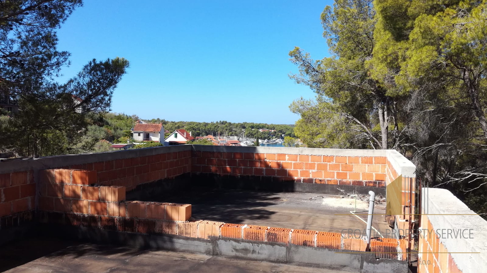 BUILDING LAND WITH AN UNFINISHED HOUSE IN MILNA ON THE ISLAND OF BRAČ