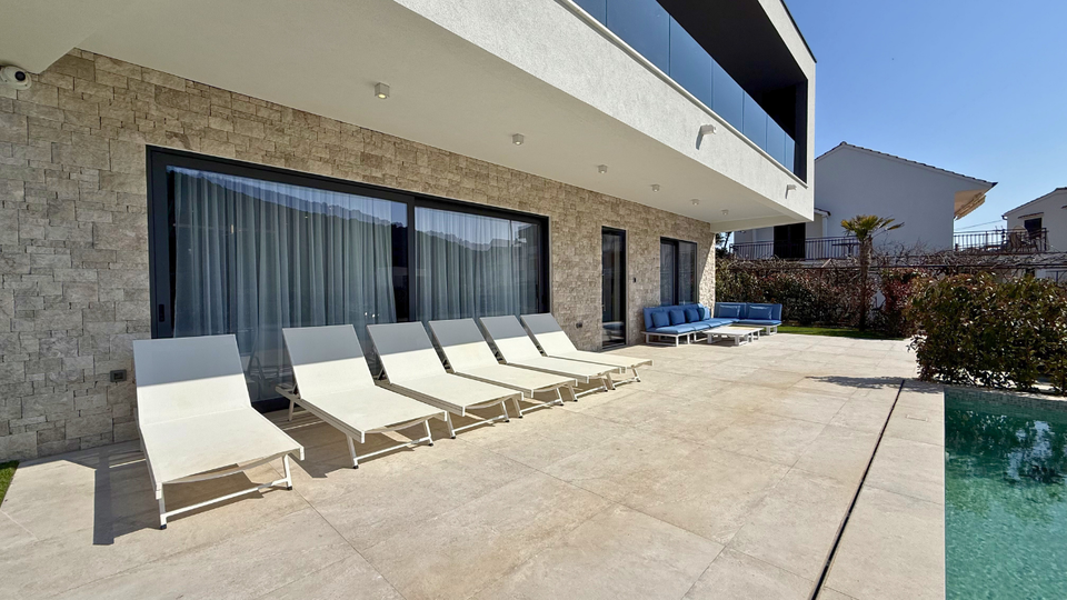 Moderna luksuzna vila v prvem vrsti ob morju &ndash; Rogoznica&excl;