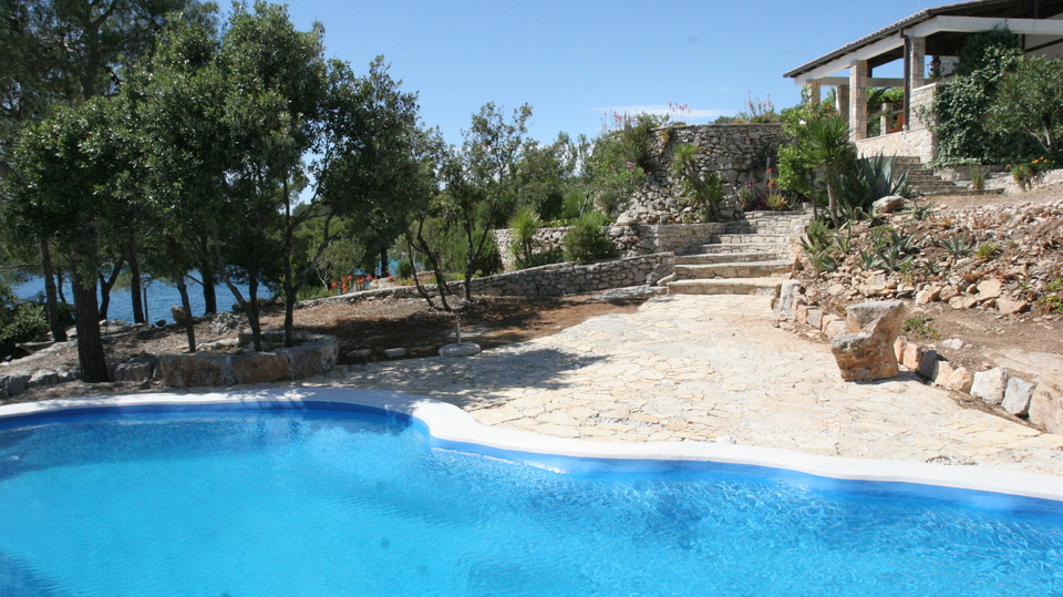 Luksuzna mediteranska vila v prvi vrsti ob morju na otoku Bra&ccaron;u&excl;