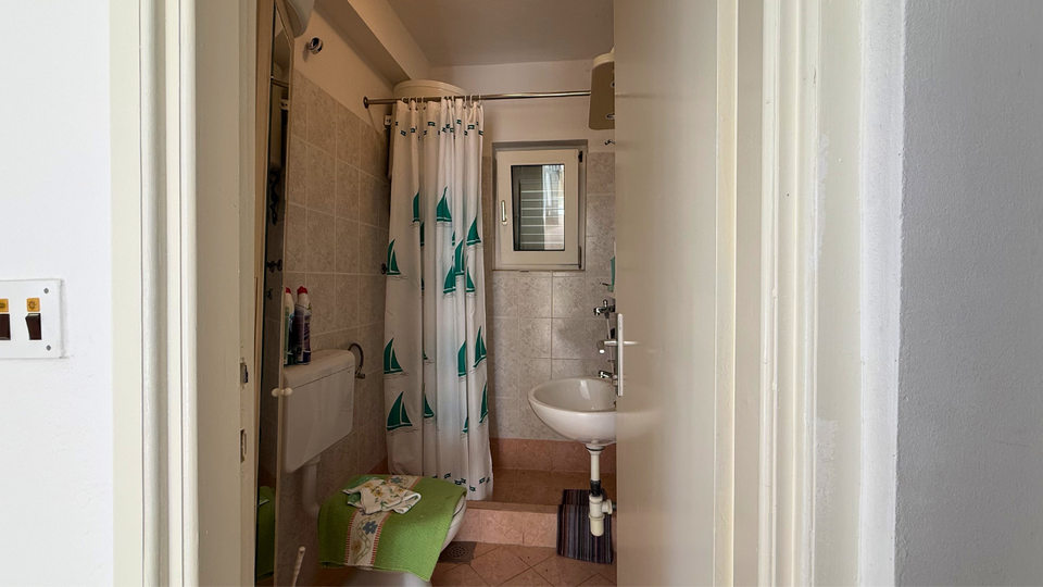 HOT PONUDA &ndash; PRVI RED DO MORA &vert; ROGOZNICA