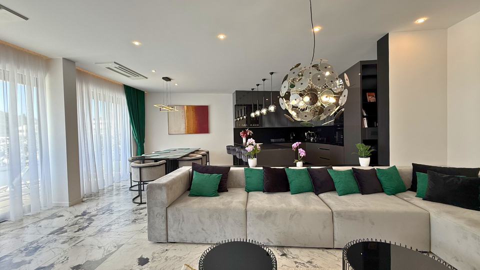 Moderna luksuzna vila v prvem vrsti ob morju &ndash; Rogoznica&excl;