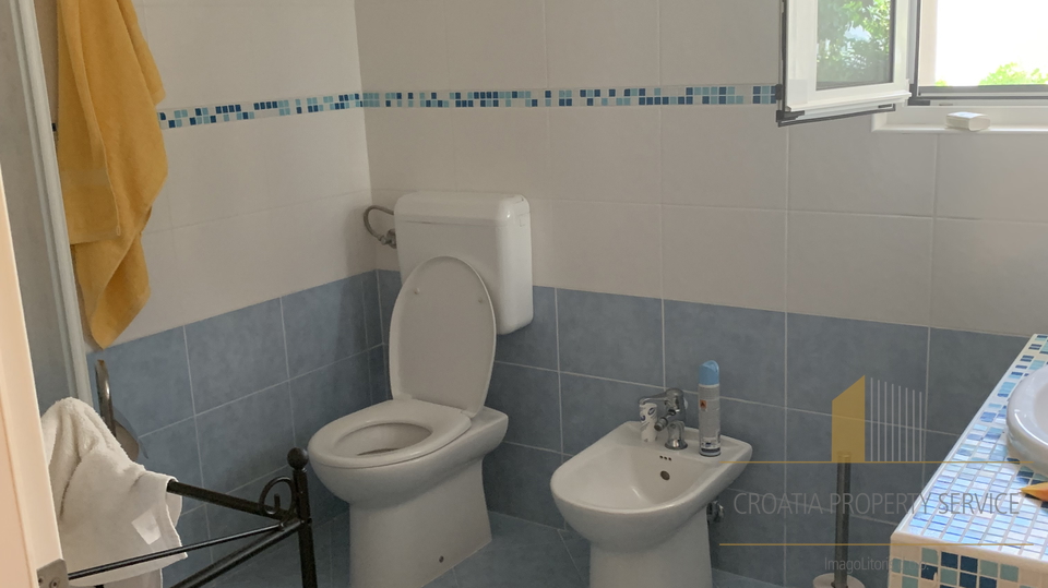 Insel Čiovo – Haus 30 m vom Meer mit Terrasse, Garten und Grill!