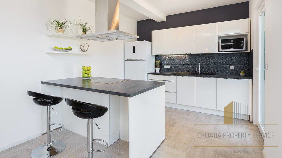 Haus, 380 m2, Verkauf, Rogoznica