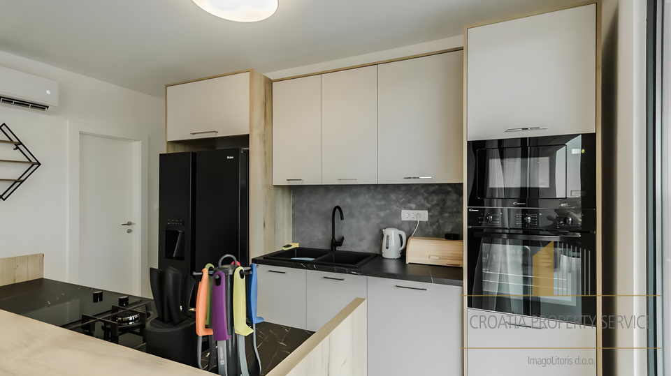 Villa di lusso con vista panoramica sul mare nei dintorni di Trogir &ndash; Vini&scaron;&cacute;e