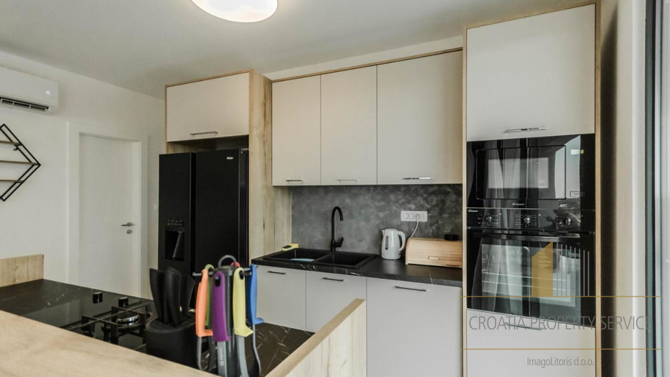 Luksuzna vila s panoramskim pogledom na more u okolici Trogira &ndash; Vini&scaron;&cacute;e<br><br>Luksuzn&iacute; vila s panoramatick&yacute;m v&yacute;hledem na mo&rcaron;e v okol&iacute; Trogiru &ndash; Vini&scaron;&cacute;e<br><br>Luksusowa willa z panoramicznym widokiem na morze w okolicach Trogiru &ndash; Vini&scaron;&cacute;e<br><br>Luxusvilla panor&aacute;m&aacute;s tengerre n&eacute;z&odblac; kil&aacute;t&aacute;ssal a Trogir k&ouml;rny&eacute;k&eacute;n &ndash; Vini&scaron;&cacute;e<br><br>&Lcy;&ucy;&kcy;&scy;&ucy;&zcy;&ncy;&acy; &vcy;&icy;&lcy;&acy; &scy;&acy; &pcy;&acy;&ncy;&ocy;&rcy;&acy;&mcy;&scy;&kcy;&icy;&mcy; &pcy;&ocy;&gcy;&lcy;&iecy;&dcy;&ocy;&mcy; &ncy;&acy; &mcy;&ocy;&rcy;&iecy; &ucy; &ocy;&kcy;&ocy;&lcy;&icy;&ncy;&icy; &Tcy;&rcy;&ocy;&gcy;&icy;&rcy;&acy; &ndash; &Vcy;&icy;&ncy;&icy;&shcy;&tshcy;&iecy;<br><br>&Rcy;&ocy;&zcy;&kcy;&iukcy;&shcy;&ncy;&acy; &vcy;&iukcy;&lcy;&lcy;&acy; &zcy; &pcy;&acy;&ncy;&ocy;&rcy;&acy;&mcy;&ncy;&icy;&mcy; &vcy;&icy;&dcy;&ocy;&mcy; &ncy;&acy; &mcy;&ocy;&rcy;&iecy; &vcy; &ocy;&kcy;&ocy;&lcy;&icy;&tscy;&yacy;&khcy; &Tcy;&rcy;&ocy;&gcy;&icy;&rcy;&acy; &ndash; &Vcy;&icy;&ncy;&icy;&shcy;&tshcy;&iecy;<br><br>&Lcy;&ucy;&kcy;&scy;&ocy;&zcy;&ncy;&acy; &vcy;&icy;&lcy;&acy; &scy; &pcy;&acy;&ncy;&ocy;&rcy;&acy;&mcy;&ncy;&acy; &gcy;&lcy;&iecy;&dcy;&kcy;&acy; &kcy;&hardcy;&mcy; &mcy;&ocy;&rcy;&iecy;&tcy;&ocy; &vcy; &ocy;&kcy;&ocy;&lcy;&ncy;&ocy;&scy;&tcy;&icy;&tcy;&iecy; &ncy;&acy; &Tcy;&rcy;&ocy;&gcy;&icy;&rcy; &ndash; &Vcy;&icy;&ncy;&icy;&shcy;&tshcy;&iecy;<br><br>Villa di lusso con vista panoramica sul mare nei dintorni di Trogir &ndash; Vini&scaron;&cacute;e<br><br>Luxury villa with panoramic sea view near Trogir &ndash; Vini&scaron;&cacute;e