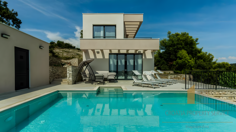 Villa di lusso con vista panoramica sul mare nei dintorni di Trogir &ndash; Vini&scaron;&cacute;e