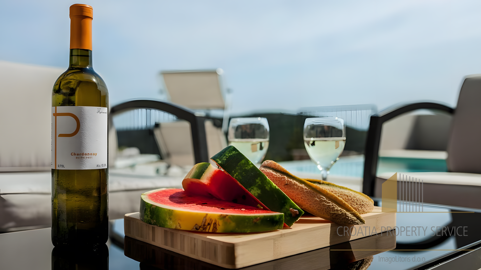 Villa di lusso con vista panoramica sul mare nei dintorni di Trogir &ndash; Vini&scaron;&cacute;e