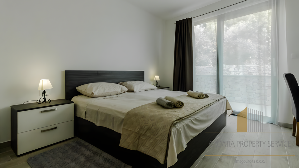 Villa di lusso con vista panoramica sul mare nei dintorni di Trogir &ndash; Vini&scaron;&cacute;e