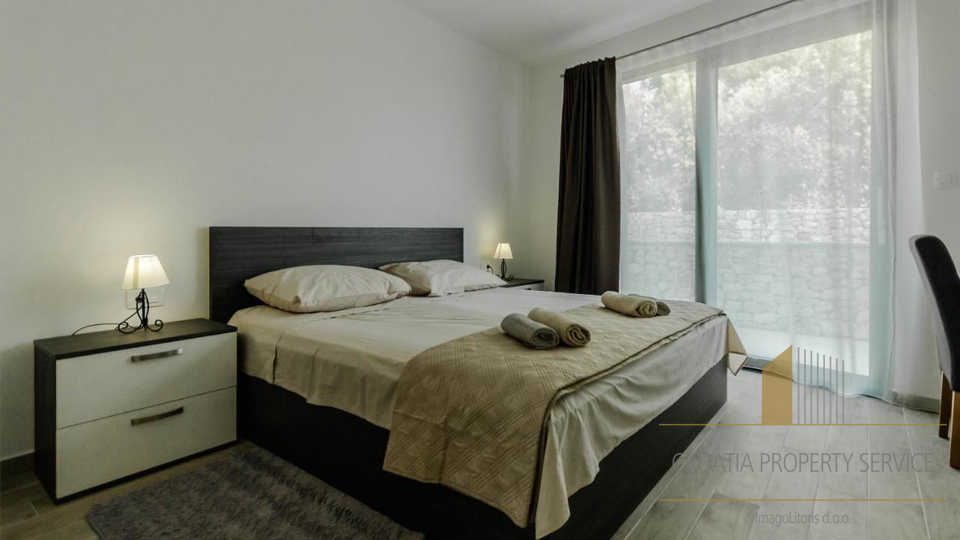 Luksuzna vila s panoramskim pogledom na more u okolici Trogira &ndash; Vini&scaron;&cacute;e<br><br>Luksuzn&iacute; vila s panoramatick&yacute;m v&yacute;hledem na mo&rcaron;e v okol&iacute; Trogiru &ndash; Vini&scaron;&cacute;e<br><br>Luksusowa willa z panoramicznym widokiem na morze w okolicach Trogiru &ndash; Vini&scaron;&cacute;e<br><br>Luxusvilla panor&aacute;m&aacute;s tengerre n&eacute;z&odblac; kil&aacute;t&aacute;ssal a Trogir k&ouml;rny&eacute;k&eacute;n &ndash; Vini&scaron;&cacute;e<br><br>&Lcy;&ucy;&kcy;&scy;&ucy;&zcy;&ncy;&acy; &vcy;&icy;&lcy;&acy; &scy;&acy; &pcy;&acy;&ncy;&ocy;&rcy;&acy;&mcy;&scy;&kcy;&icy;&mcy; &pcy;&ocy;&gcy;&lcy;&iecy;&dcy;&ocy;&mcy; &ncy;&acy; &mcy;&ocy;&rcy;&iecy; &ucy; &ocy;&kcy;&ocy;&lcy;&icy;&ncy;&icy; &Tcy;&rcy;&ocy;&gcy;&icy;&rcy;&acy; &ndash; &Vcy;&icy;&ncy;&icy;&shcy;&tshcy;&iecy;<br><br>&Rcy;&ocy;&zcy;&kcy;&iukcy;&shcy;&ncy;&acy; &vcy;&iukcy;&lcy;&lcy;&acy; &zcy; &pcy;&acy;&ncy;&ocy;&rcy;&acy;&mcy;&ncy;&icy;&mcy; &vcy;&icy;&dcy;&ocy;&mcy; &ncy;&acy; &mcy;&ocy;&rcy;&iecy; &vcy; &ocy;&kcy;&ocy;&lcy;&icy;&tscy;&yacy;&khcy; &Tcy;&rcy;&ocy;&gcy;&icy;&rcy;&acy; &ndash; &Vcy;&icy;&ncy;&icy;&shcy;&tshcy;&iecy;<br><br>&Lcy;&ucy;&kcy;&scy;&ocy;&zcy;&ncy;&acy; &vcy;&icy;&lcy;&acy; &scy; &pcy;&acy;&ncy;&ocy;&rcy;&acy;&mcy;&ncy;&acy; &gcy;&lcy;&iecy;&dcy;&kcy;&acy; &kcy;&hardcy;&mcy; &mcy;&ocy;&rcy;&iecy;&tcy;&ocy; &vcy; &ocy;&kcy;&ocy;&lcy;&ncy;&ocy;&scy;&tcy;&icy;&tcy;&iecy; &ncy;&acy; &Tcy;&rcy;&ocy;&gcy;&icy;&rcy; &ndash; &Vcy;&icy;&ncy;&icy;&shcy;&tshcy;&iecy;<br><br>Villa di lusso con vista panoramica sul mare nei dintorni di Trogir &ndash; Vini&scaron;&cacute;e<br><br>Luxury villa with panoramic sea view near Trogir &ndash; Vini&scaron;&cacute;e