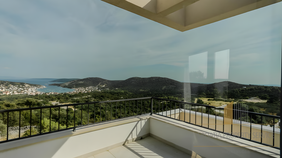 Villa di lusso con vista panoramica sul mare nei dintorni di Trogir &ndash; Vini&scaron;&cacute;e