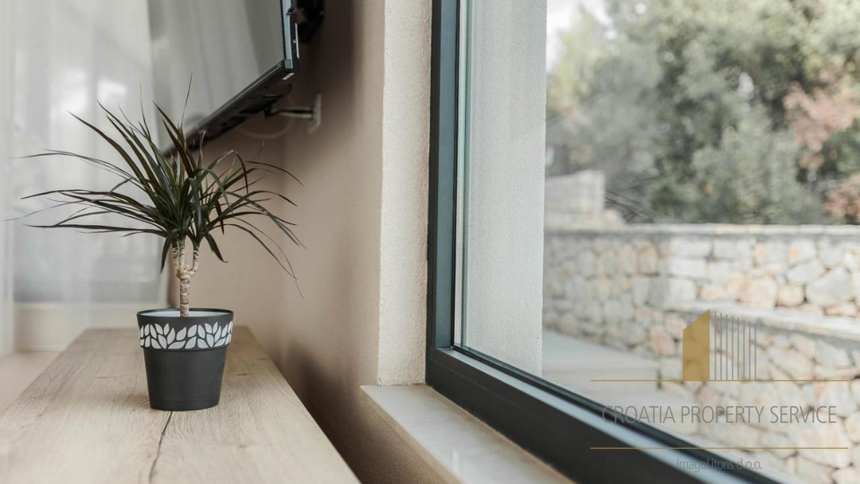 Luksuzna vila s panoramskim pogledom na more u okolici Trogira &ndash; Vini&scaron;&cacute;e<br><br>Luksuzn&iacute; vila s panoramatick&yacute;m v&yacute;hledem na mo&rcaron;e v okol&iacute; Trogiru &ndash; Vini&scaron;&cacute;e<br><br>Luksusowa willa z panoramicznym widokiem na morze w okolicach Trogiru &ndash; Vini&scaron;&cacute;e<br><br>Luxusvilla panor&aacute;m&aacute;s tengerre n&eacute;z&odblac; kil&aacute;t&aacute;ssal a Trogir k&ouml;rny&eacute;k&eacute;n &ndash; Vini&scaron;&cacute;e<br><br>&Lcy;&ucy;&kcy;&scy;&ucy;&zcy;&ncy;&acy; &vcy;&icy;&lcy;&acy; &scy;&acy; &pcy;&acy;&ncy;&ocy;&rcy;&acy;&mcy;&scy;&kcy;&icy;&mcy; &pcy;&ocy;&gcy;&lcy;&iecy;&dcy;&ocy;&mcy; &ncy;&acy; &mcy;&ocy;&rcy;&iecy; &ucy; &ocy;&kcy;&ocy;&lcy;&icy;&ncy;&icy; &Tcy;&rcy;&ocy;&gcy;&icy;&rcy;&acy; &ndash; &Vcy;&icy;&ncy;&icy;&shcy;&tshcy;&iecy;<br><br>&Rcy;&ocy;&zcy;&kcy;&iukcy;&shcy;&ncy;&acy; &vcy;&iukcy;&lcy;&lcy;&acy; &zcy; &pcy;&acy;&ncy;&ocy;&rcy;&acy;&mcy;&ncy;&icy;&mcy; &vcy;&icy;&dcy;&ocy;&mcy; &ncy;&acy; &mcy;&ocy;&rcy;&iecy; &vcy; &ocy;&kcy;&ocy;&lcy;&icy;&tscy;&yacy;&khcy; &Tcy;&rcy;&ocy;&gcy;&icy;&rcy;&acy; &ndash; &Vcy;&icy;&ncy;&icy;&shcy;&tshcy;&iecy;<br><br>&Lcy;&ucy;&kcy;&scy;&ocy;&zcy;&ncy;&acy; &vcy;&icy;&lcy;&acy; &scy; &pcy;&acy;&ncy;&ocy;&rcy;&acy;&mcy;&ncy;&acy; &gcy;&lcy;&iecy;&dcy;&kcy;&acy; &kcy;&hardcy;&mcy; &mcy;&ocy;&rcy;&iecy;&tcy;&ocy; &vcy; &ocy;&kcy;&ocy;&lcy;&ncy;&ocy;&scy;&tcy;&icy;&tcy;&iecy; &ncy;&acy; &Tcy;&rcy;&ocy;&gcy;&icy;&rcy; &ndash; &Vcy;&icy;&ncy;&icy;&shcy;&tshcy;&iecy;<br><br>Villa di lusso con vista panoramica sul mare nei dintorni di Trogir &ndash; Vini&scaron;&cacute;e<br><br>Luxury villa with panoramic sea view near Trogir &ndash; Vini&scaron;&cacute;e