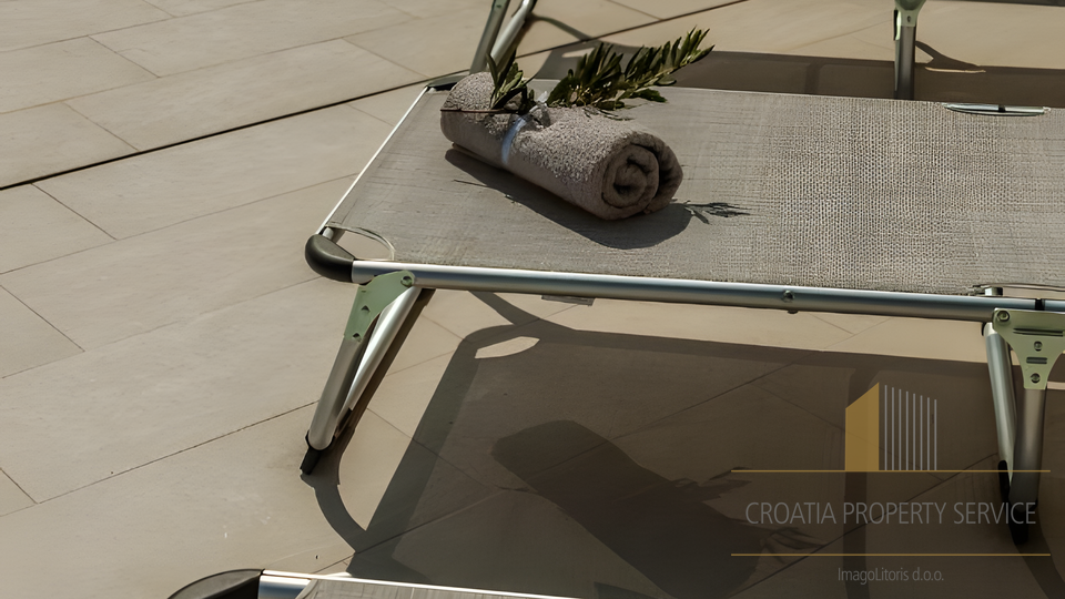 Villa di lusso con vista panoramica sul mare nei dintorni di Trogir &ndash; Vini&scaron;&cacute;e