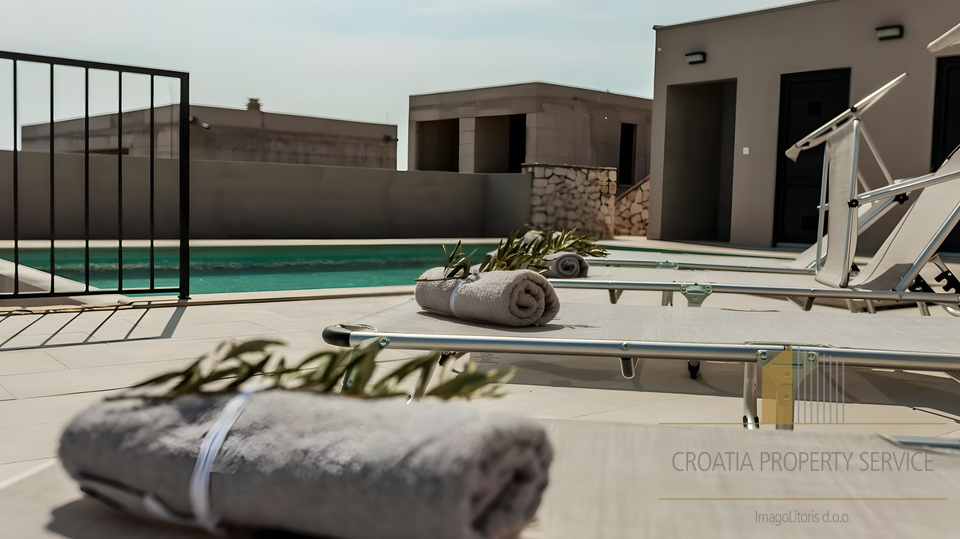 Villa di lusso con vista panoramica sul mare nei dintorni di Trogir &ndash; Vini&scaron;&cacute;e