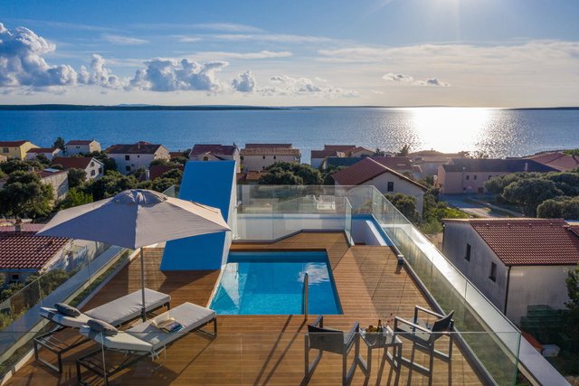 Luksuzni stan s privatnim bazenom i panoramskim pogledom na more – Mandre, Pag