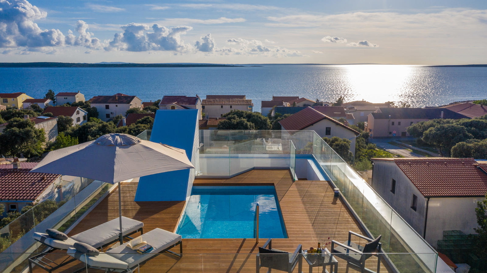 Luksuzni stan s privatnim bazenom i panoramskim pogledom na more &ndash; Mandre&comma; Pag