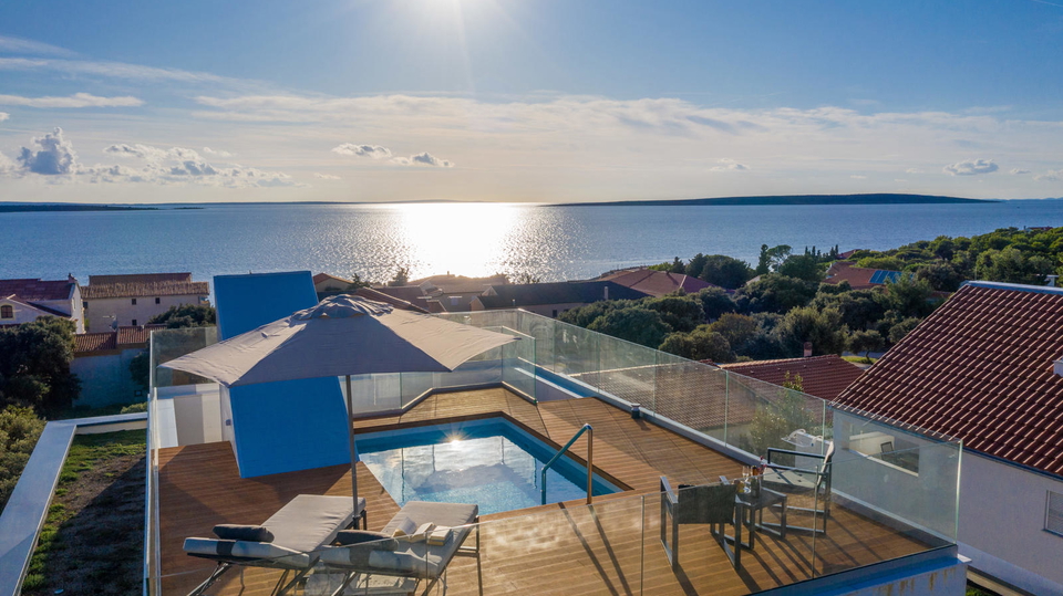 Luksuzni stan s privatnim bazenom i panoramskim pogledom na more &ndash; Mandre&comma; Pag