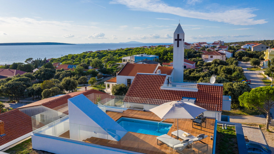 Luksuzni stan s privatnim bazenom i panoramskim pogledom na more &ndash; Mandre&comma; Pag
