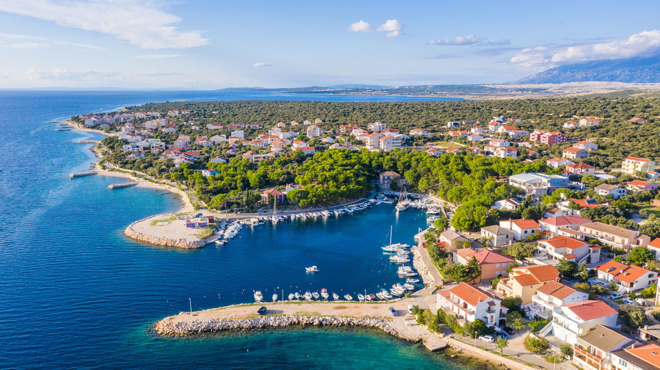 Luksuzni stan s privatnim bazenom i panoramskim pogledom na more &ndash; Mandre&comma; Pag