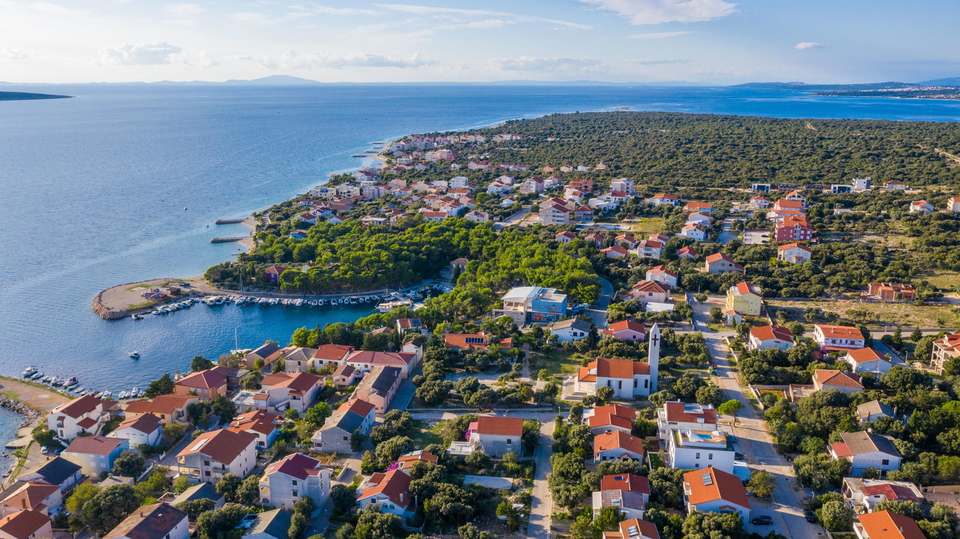 Luksuzni stan s privatnim bazenom i panoramskim pogledom na more &ndash; Mandre&comma; Pag