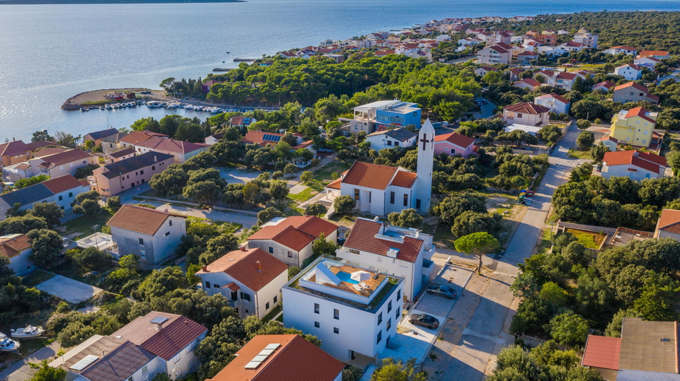 Luksuzni stan s privatnim bazenom i panoramskim pogledom na more &ndash; Mandre&comma; Pag