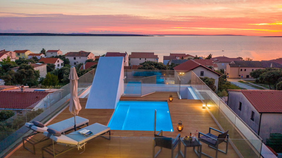 Luksuzni stan s privatnim bazenom i panoramskim pogledom na more &ndash; Mandre&comma; Pag