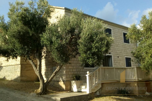 STONE HOUSE ON THE ISLAND OF BRAČ, ONLY 150 METERS FROM THE SEA