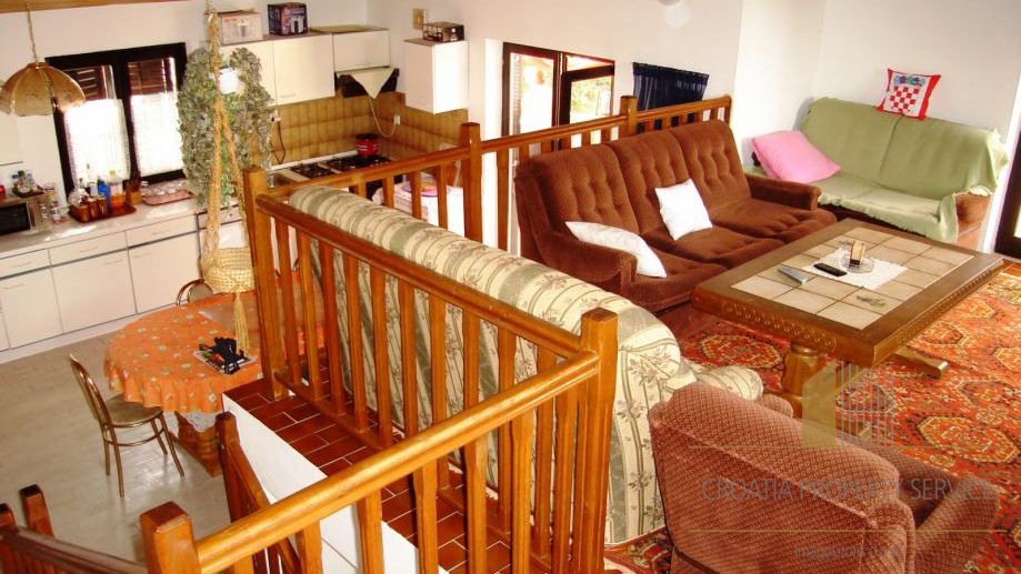 STONE HOUSE ON THE ISLAND OF BRAČ, ONLY 150 METERS FROM THE SEA