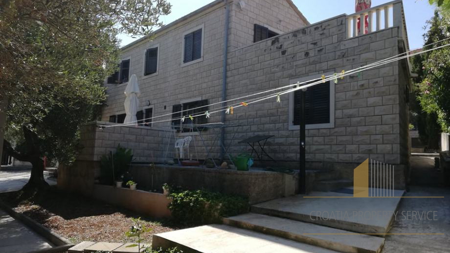 STONE HOUSE ON THE ISLAND OF BRAČ, ONLY 150 METERS FROM THE SEA