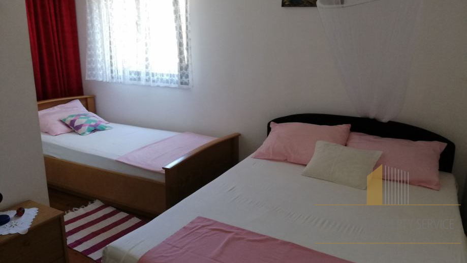 STONE HOUSE ON THE ISLAND OF BRAČ, ONLY 150 METERS FROM THE SEA