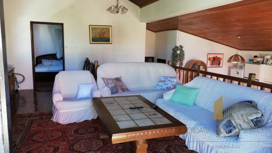 STONE HOUSE ON THE ISLAND OF BRAČ, ONLY 150 METERS FROM THE SEA