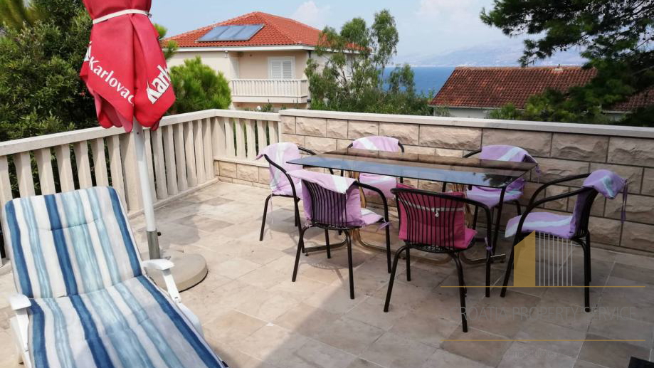 STONE HOUSE ON THE ISLAND OF BRAČ, ONLY 150 METERS FROM THE SEA