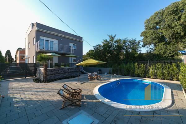 MODERN, SEMI-DETACHED HOUSE WITH POOL IN BIOGRAD NA MORU